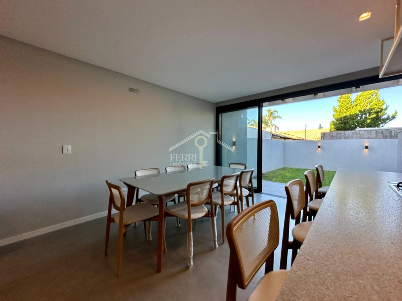 Sobrado novo com 4 suítes, mobiliado e decorado no centro de Xangri-lá: 9ª foto da galeria de imagens do imóvel