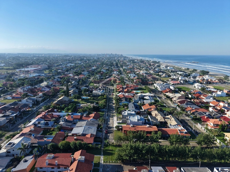 Sobrado novo com 4 suítes, mobiliado e decorado no centro de Xangri-lá: 4ª foto da galeria de imagens do imóvel
