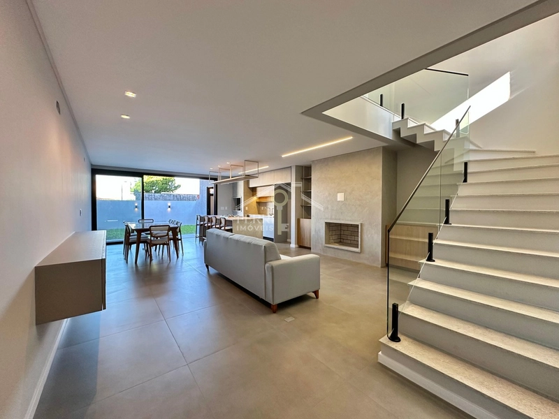 Sobrado novo com 4 suítes, mobiliado e decorado no centro de Xangri-lá: 6ª foto da galeria de imagens do imóvel
