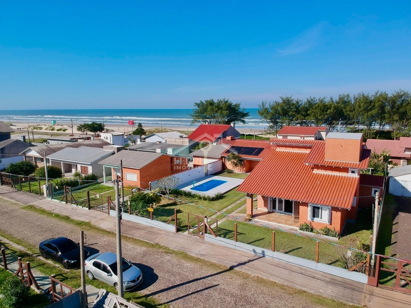 Casa com 5 dormitórios, 2 terrenos, a 1 quadra do mar em Rainha do Mar: 2ª foto da galeria de imagens do imóvel