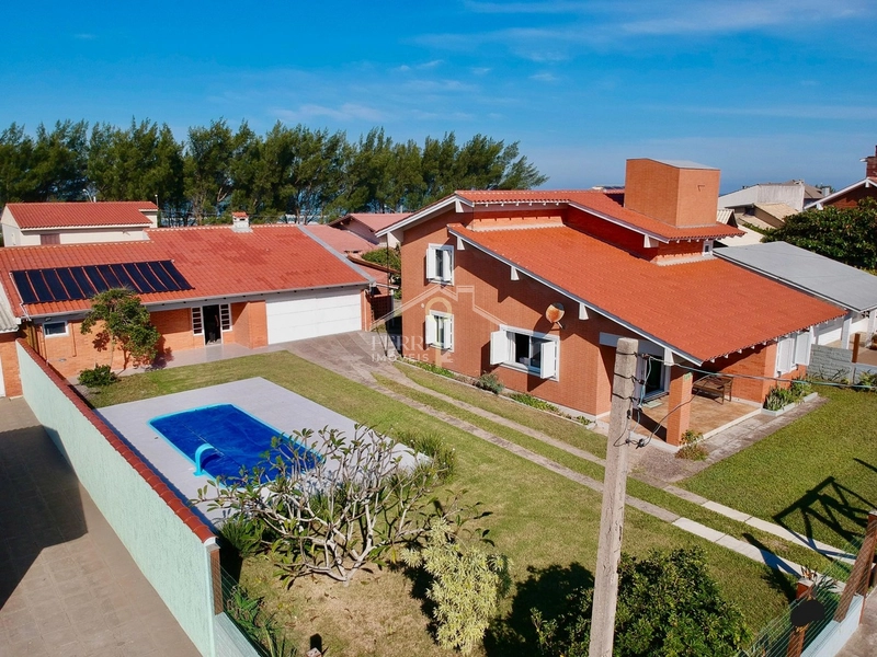 Casa com 5 dormitórios, 2 terrenos, a 1 quadra do mar em Rainha do Mar: 3ª foto da galeria de imagens do imóvel