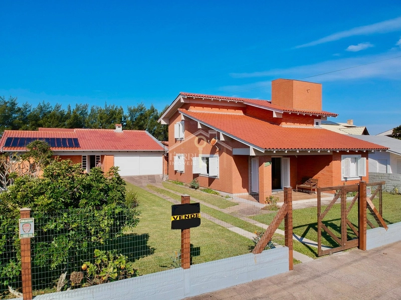 Casa com 5 dormitórios, 2 terrenos, a 1 quadra do mar em Rainha do Mar: 1ª foto da galeria de imagens do imóvel