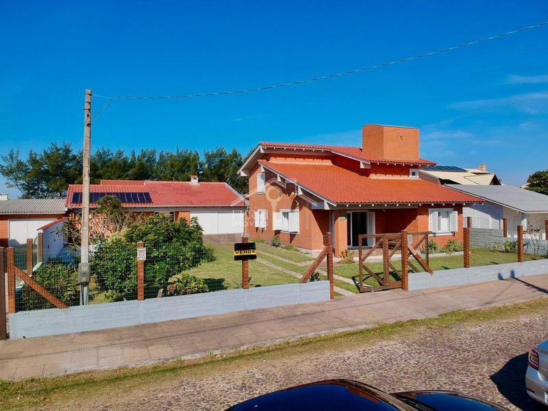Casa com 5 dormitórios, 2 terrenos, a 1 quadra do mar em Rainha do Mar: 4ª foto da galeria de imagens do imóvel