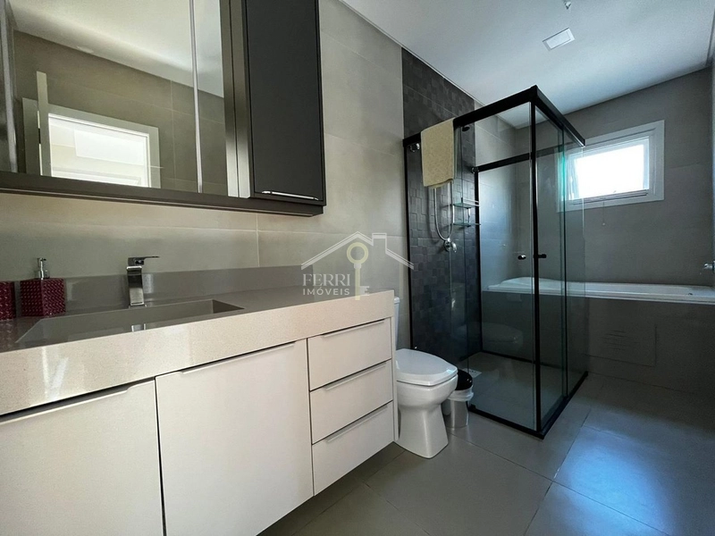 Casa frente para o lago com 3 suítes e piscina no Quintas do Lago.: 15ª foto da galeria de imagens do imóvel
