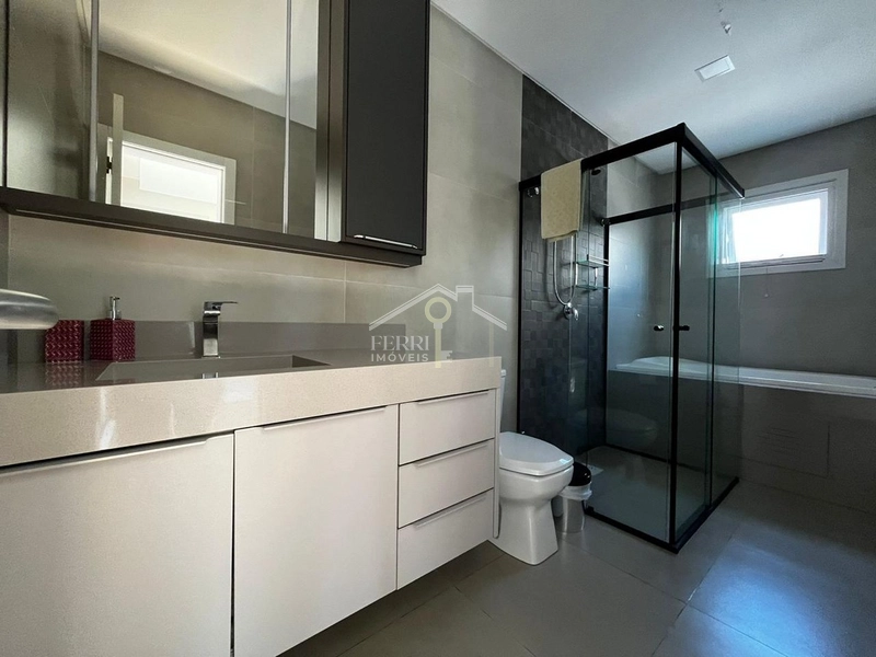Casa frente para o lago com 3 suítes e piscina no Quintas do Lago.: 11ª foto da galeria de imagens do imóvel
