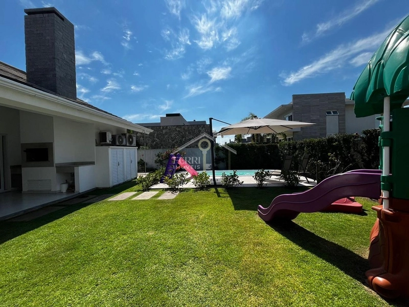 Casa frente para o lago com 3 suítes e piscina no Quintas do Lago.: 25ª foto da galeria de imagens do imóvel