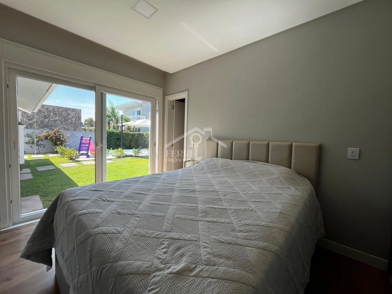 Casa frente para o lago com 3 suítes e piscina no Quintas do Lago.: 12ª foto da galeria de imagens do imóvel