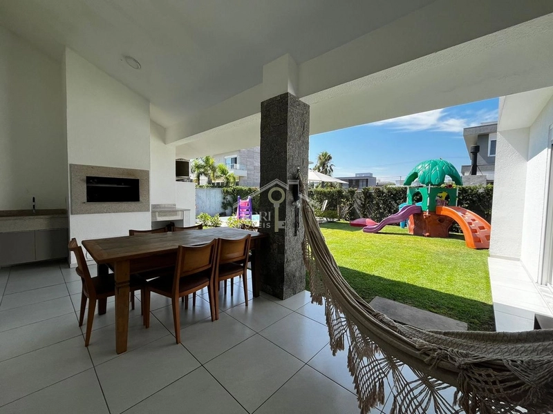 Casa frente para o lago com 3 suítes e piscina no Quintas do Lago.: 23ª foto da galeria de imagens do imóvel