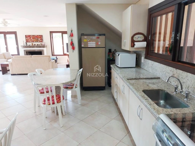 Sobrado mobiliado, com 04 suítes no Centro de Xangri-lá: 14ª foto da galeria de imagens do imóvel