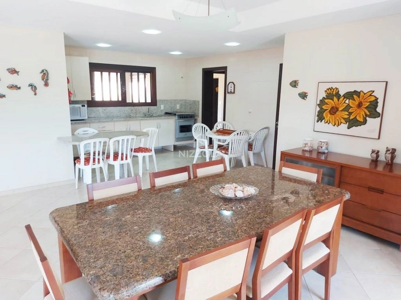 Sobrado mobiliado, com 04 suítes no Centro de Xangri-lá: 13ª foto da galeria de imagens do imóvel