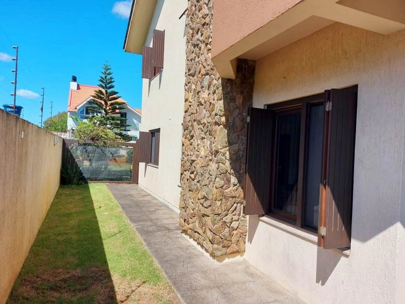 Sobrado mobiliado, com 04 suítes no Centro de Xangri-lá: 6ª foto da galeria de imagens do imóvel