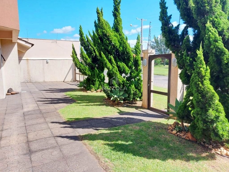 Sobrado mobiliado, com 04 suítes no Centro de Xangri-lá: 3ª foto da galeria de imagens do imóvel