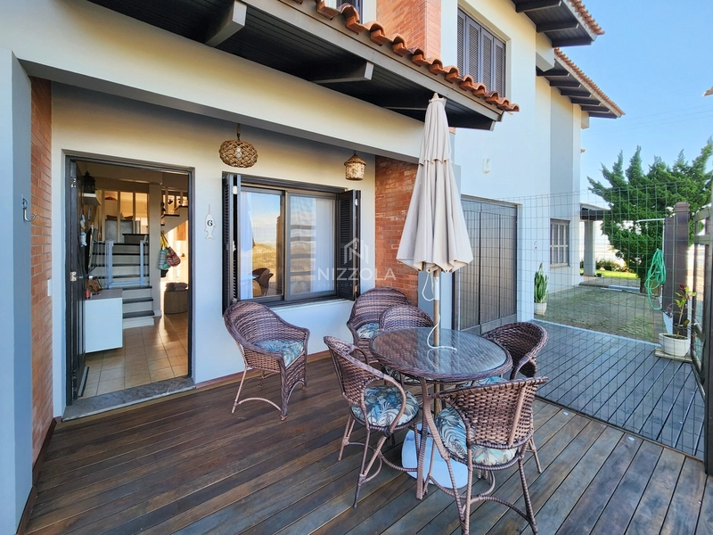 Sobrado mobiliado, com 2 dormitórios, vista mar no Centro de Xangri-lá: 4ª foto da galeria de imagens do imóvel