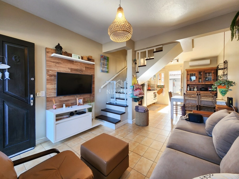 Sobrado mobiliado, com 2 dormitórios, vista mar no Centro de Xangri-lá: 5ª foto da galeria de imagens do imóvel