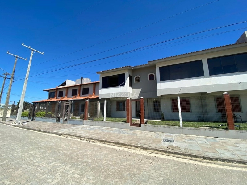 Sobrado com duas suítes na beira mar de Xangri-lá: 2ª foto da galeria de imagens do imóvel