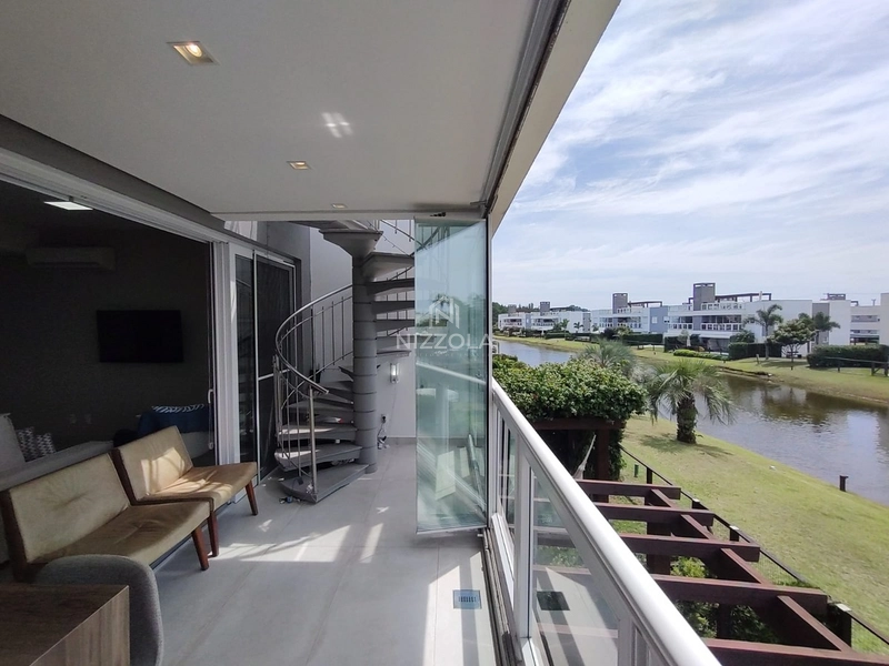 Apartamento com 2 dormitórios, sendo 1 suíte, com terraço no Rossi