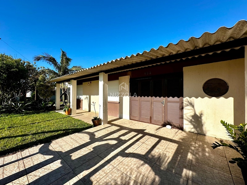 Casa com 5 dormitórios em Atlântida Sul