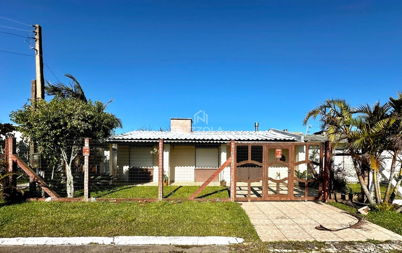 Casa com 5 dormitórios em Atlântida Sul: 2ª foto da galeria de imagens do imóvel