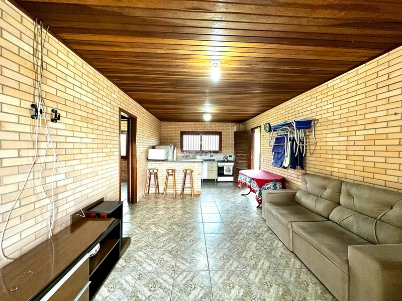 Casa com 2 dormitórios, sendo 1 suíte, em Atlântida Sul.: 4ª foto da galeria de imagens do imóvel