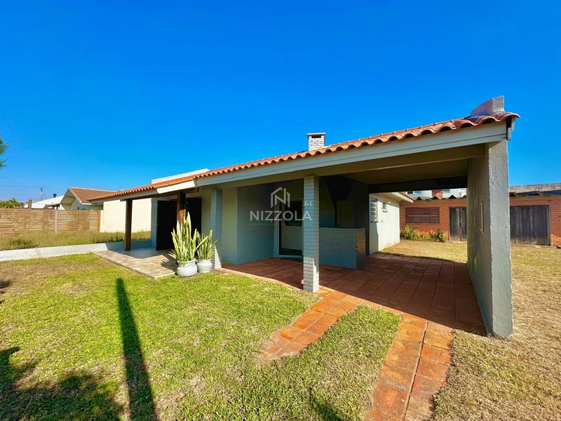 Casa com 3 dormitórios, sendo 1 suíte, em Atlântida Sul: 3ª foto da galeria de imagens do imóvel