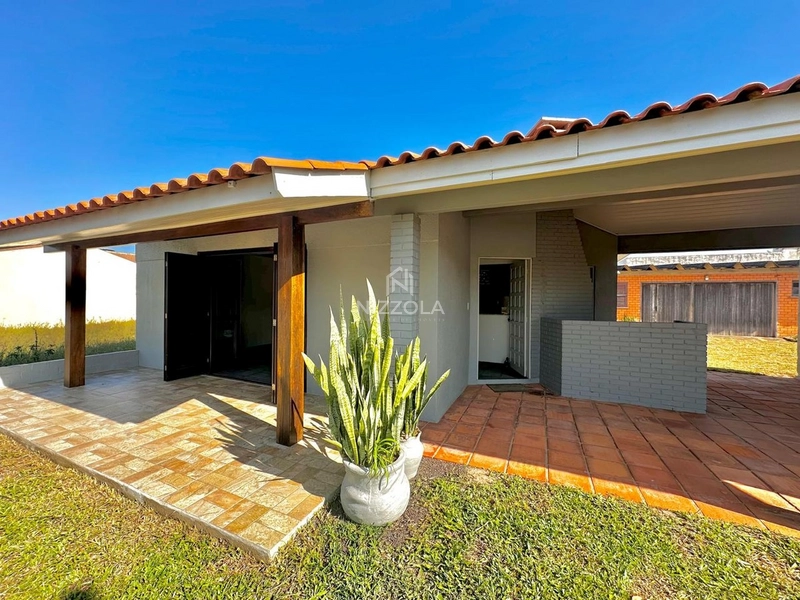 Casa com 3 dormitórios, sendo 1 suíte, em Atlântida Sul: 1ª foto da galeria de imagens do imóvel