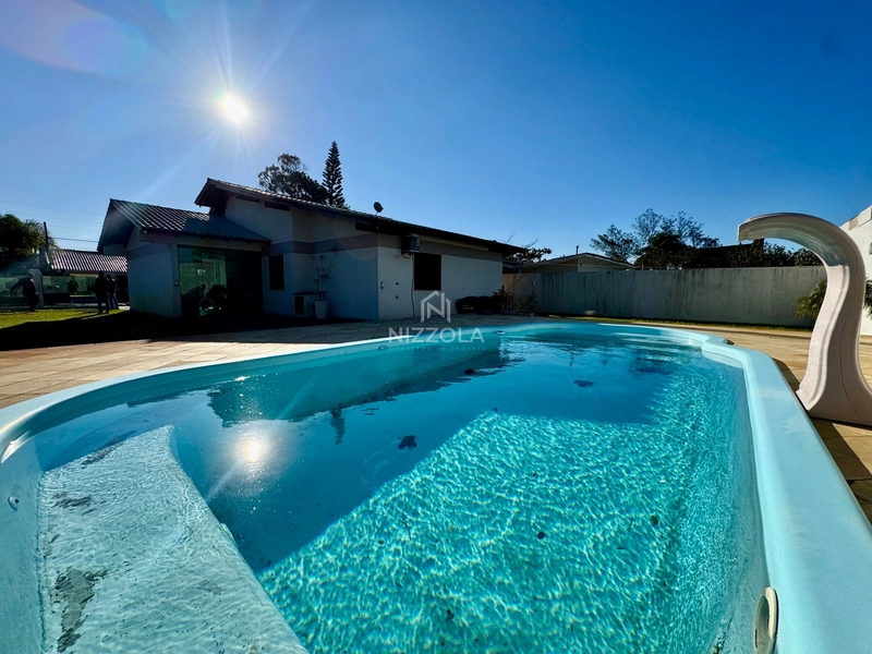 Casa em terreno com 540m² em excelente localização de Atlântida