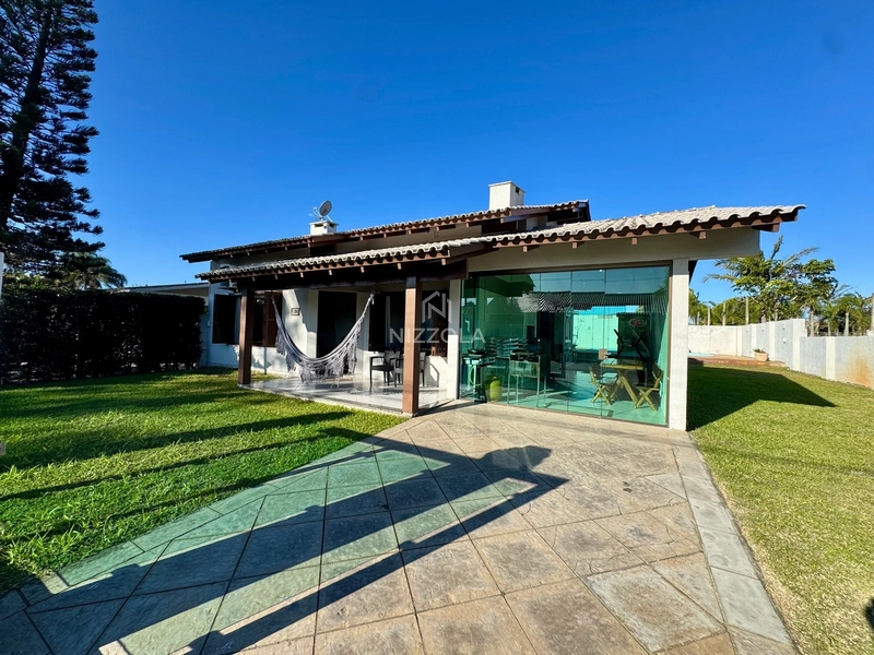 Casa em terreno com 540m² em excelente localização de Atlântida: 5ª foto da galeria de imagens do imóvel