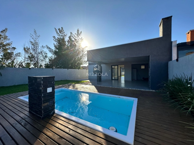 Casa reformada com 3 dormitórios, sendo 1 suíte, em Atlântida Sul: 3ª foto da galeria de imagens do imóvel