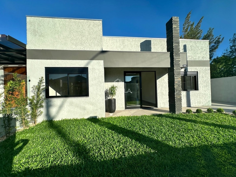 Casa reformada com 3 dormitórios, sendo 1 suíte, em Atlântida Sul