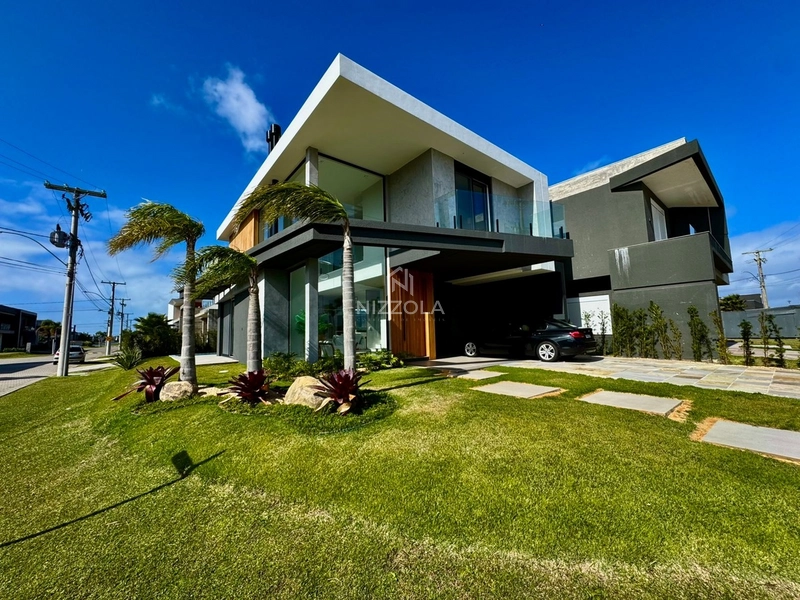 Sobrado com 4 suítes no Condomínio Sunset