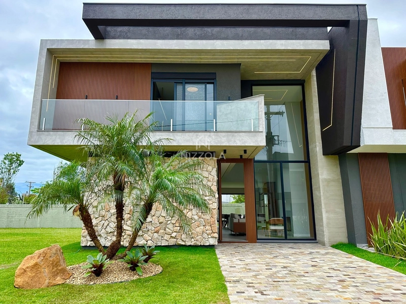 Sobrado com 4 suítes, frente norte, no Condomínio Sunset