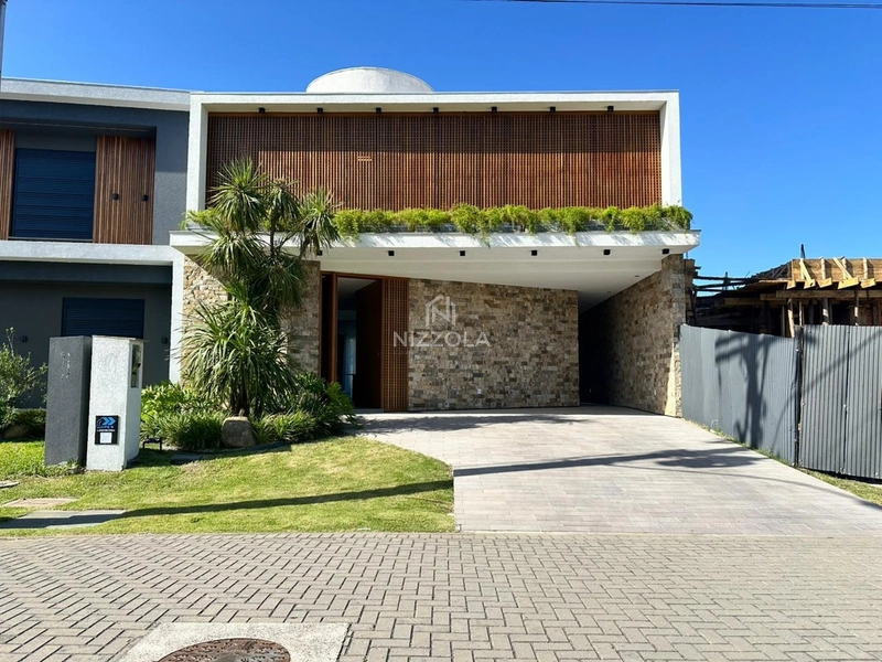 Sobrado com 4 suítes no Condomínio Sunset