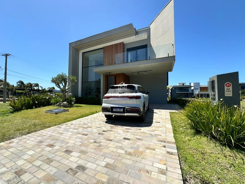 Sobrado beira lago, com 5 suítes, no Condomínio Sunset: 2ª foto da galeria de imagens do imóvel