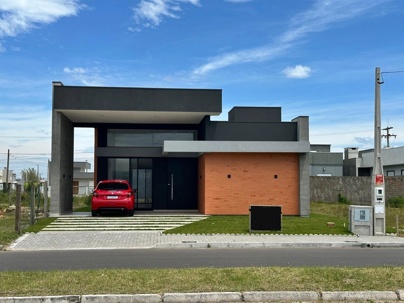 Casa 3 dormitórios sendo 1 suíte, próxima ao centro de Atlântida Sul.: 1ª foto da galeria de imagens do imóvel
