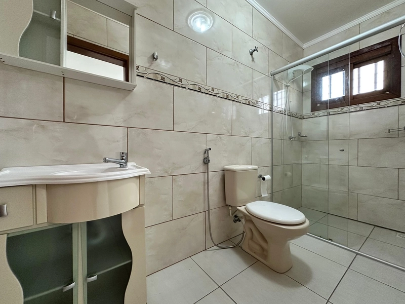 Casa de esquina com 4 dorms/3 suítes, com piscina a 4 quadras da praia: 17ª foto da galeria de imagens do imóvel