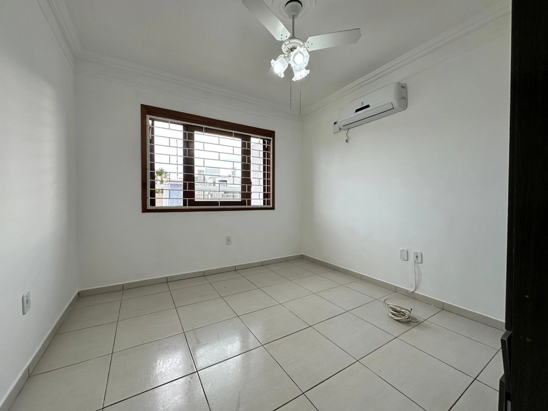 Casa de esquina com 4 dorms/3 suítes, com piscina a 4 quadras da praia: 15ª foto da galeria de imagens do imóvel