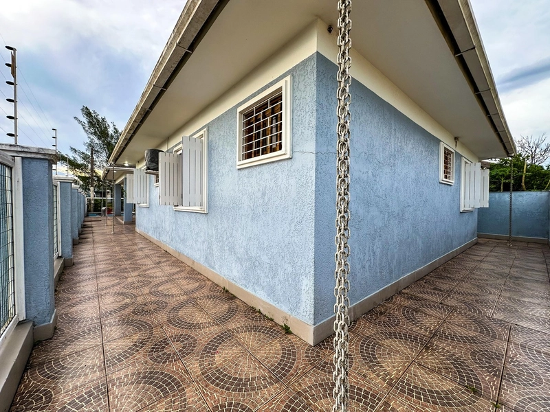 Casa de esquina com 4 dorms/3 suítes, com piscina a 4 quadras da praia: 27ª foto da galeria de imagens do imóvel