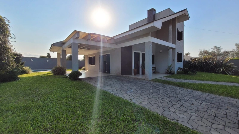 Casa com 4 dormitórios, sendo 2 suítes, em Mariápolis.: 1ª foto da galeria de imagens do imóvel