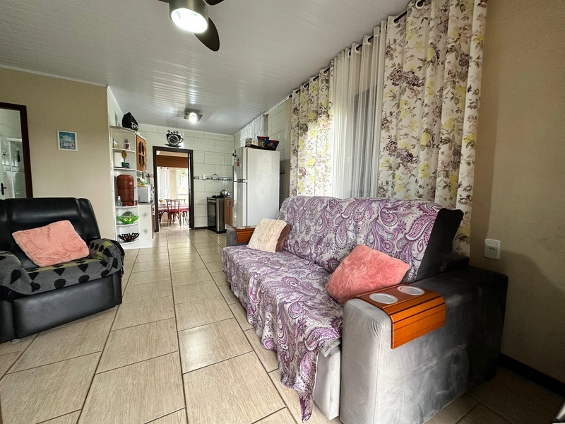 Casa de esquina semimobiliada em Atlântida Sul.: 5ª foto da galeria de imagens do imóvel