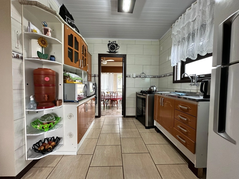 Casa de esquina semimobiliada em Atlântida Sul.: 6ª foto da galeria de imagens do imóvel