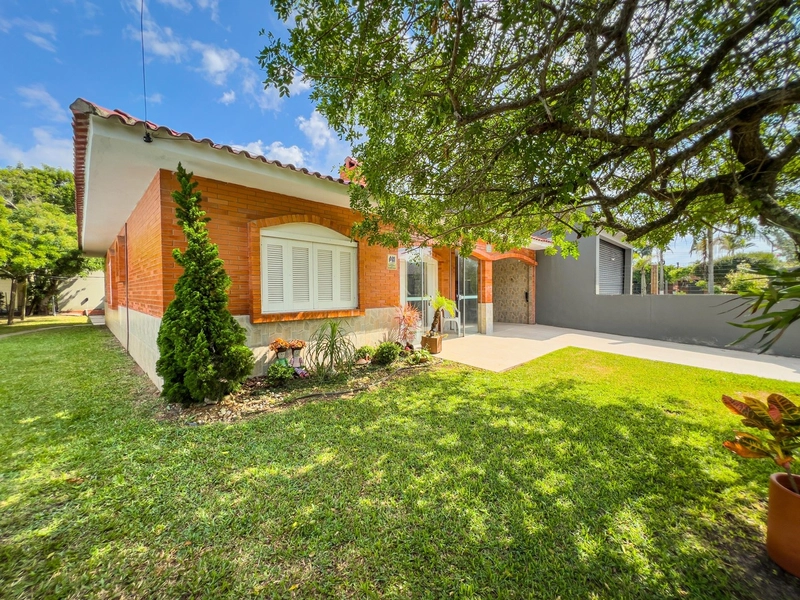 Casa mobiliada com 5 dormitórios, sendo 1 suíte e piscina.: 4ª foto da galeria de imagens do imóvel