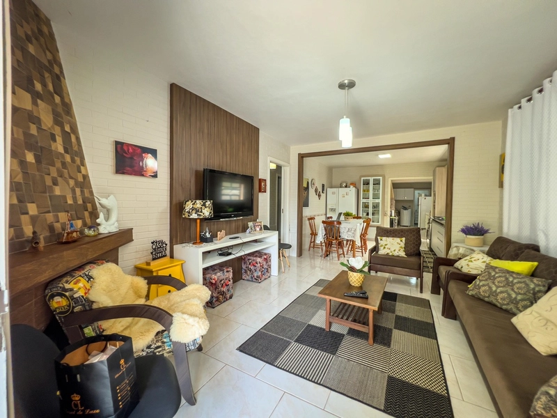 Casa mobiliada com 5 dormitórios, sendo 1 suíte e piscina.: 5ª foto da galeria de imagens do imóvel