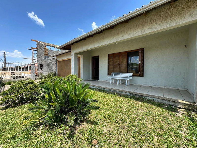 Casa mobiliada com 4 suítes e piscina, 2 quadras da praia de Xangri-lá: 2ª foto da galeria de imagens do imóvel