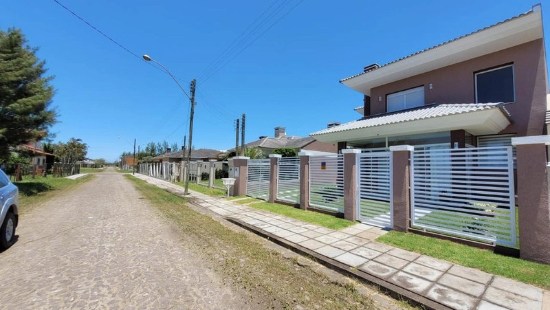 Casa composta por 2 sobrados, 6 dormitórios em Noiva do Mar: 4ª foto da galeria de imagens do imóvel