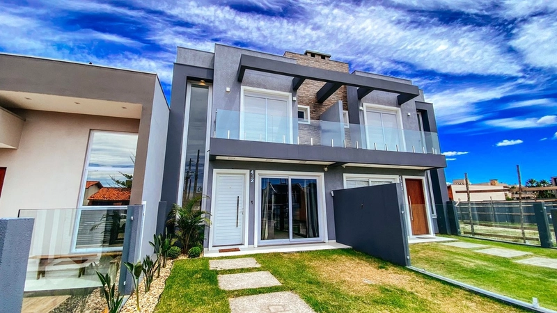 Duplex, frente Leste mobiliado a 2 quadras do mar: 1ª foto da galeria de imagens do imóvel