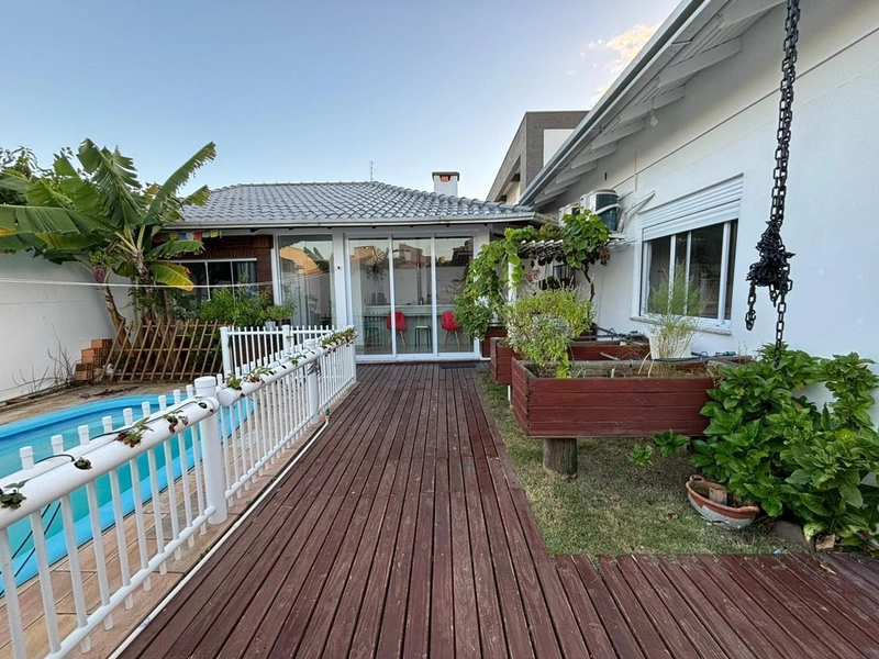 Casa mobiliada e decorada com 4 dormitórios e piscina em Atlântida Sul: 8ª foto da galeria de imagens do imóvel