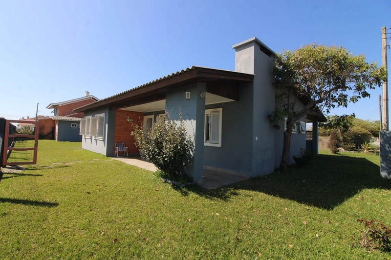 Casa com 3 dormitórios, mobiliada no centro de Xangri-lá: 1ª foto da galeria de imagens do imóvel