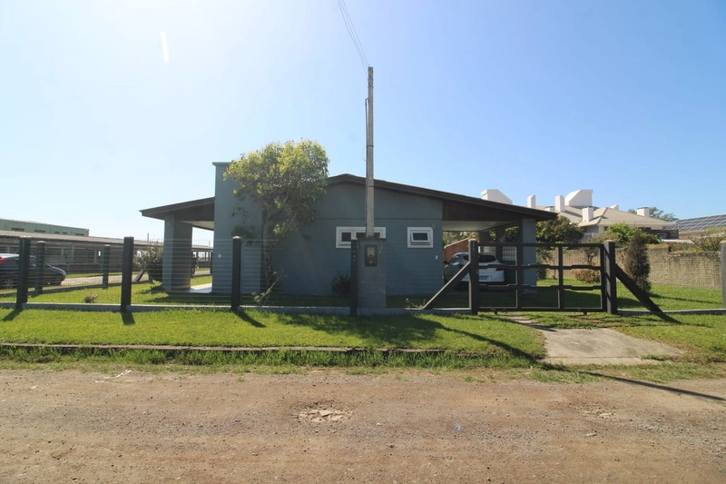 Casa com 3 dormitórios, mobiliada no centro de Xangri-lá: 4ª foto da galeria de imagens do imóvel