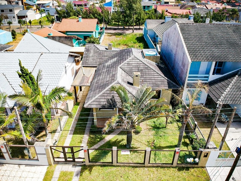 Casa mobiliada e decorada com 3 dormitórios, 1 suíte em Atlântida Sul: 3ª foto da galeria de imagens do imóvel