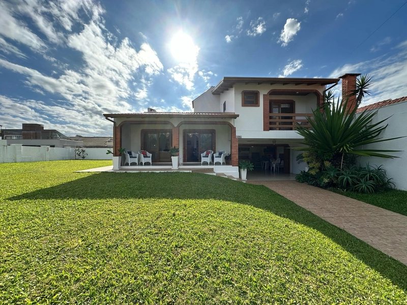 Casa mobiliada e decorada com 3 dormitórios, 1 suíte e dois terrenos: 1ª foto da galeria de imagens do imóvel